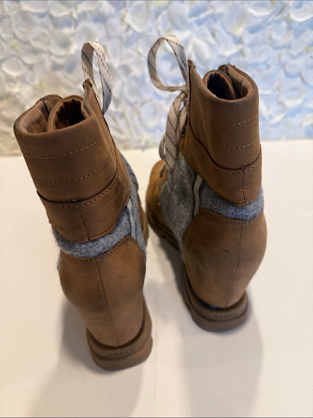Sorel Brown Lace-Up Leather Ankle Boots with White Patterned Laces - Picture 3 of 5
